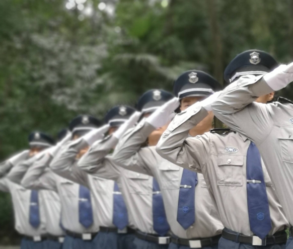 物業(yè)保安是物業(yè)管理中維護(hù)小區(qū)、商業(yè)綜合體、寫(xiě)字樓等場(chǎng)所公共安全和秩序的重要力量